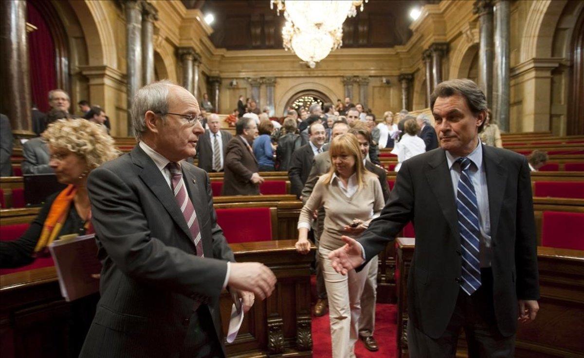 Todos los grupos excepto el PP y Ciutadans aprueban, el 29 de abril del 2010, una resolución que pide al TC que se declare incompetente para fallar sobre el Estatut.