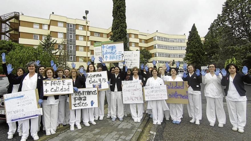 Las auxiliares continúan con las protestas para pedir más personal