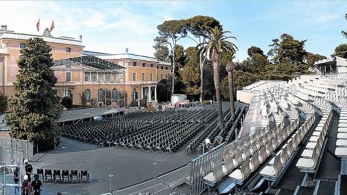 El escenario y las gradas de Festival Jardins de Pedralbes ya están preparados para acoger la segunda edición de la muestra en el Palau Reial.