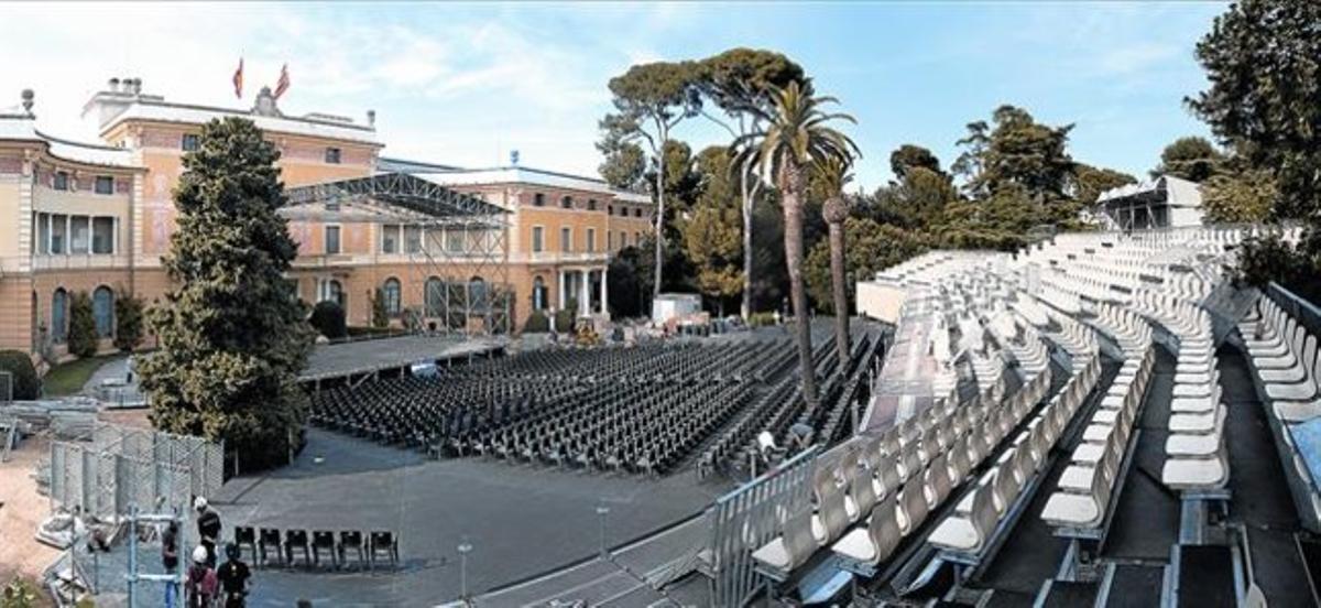 L’escenari i les grades de Festival Jardins de Pedralbes ja estan preparats per acollir la segona edició de la mostra al Palau Reial. L’escenari i les grades de Festival Jardins de Pedralbes ja estan preparats per acollir la segona edició de la mostra al Palau Reial.