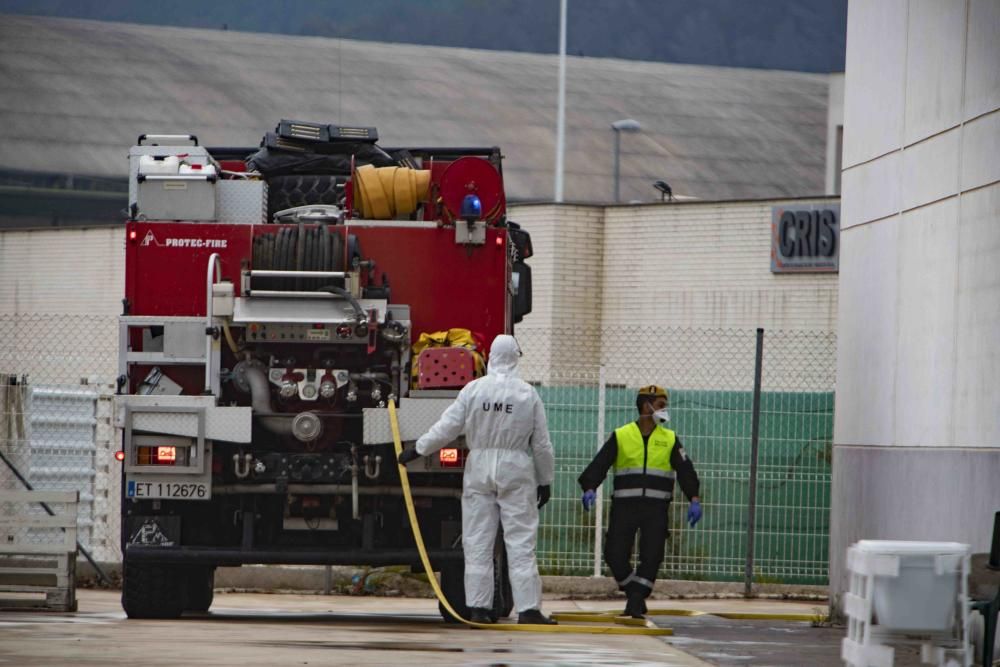 La Unidad Militar de Emergencia (UME) ha hecho parada hoy en Xàtiva para limpiar y desinfectar las zonas especialmente sensibles