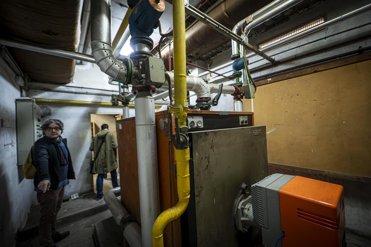 El Institut Sants, entre lo retro y lo ruinoso: crónica visual de un centro que envejece sin cuidados