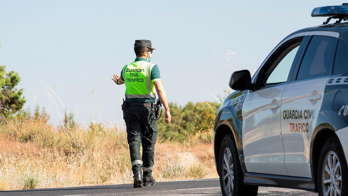 Atención motoristas: el papel que la Guardia Civil ya está buscando en las maletas o bolas de las motos
