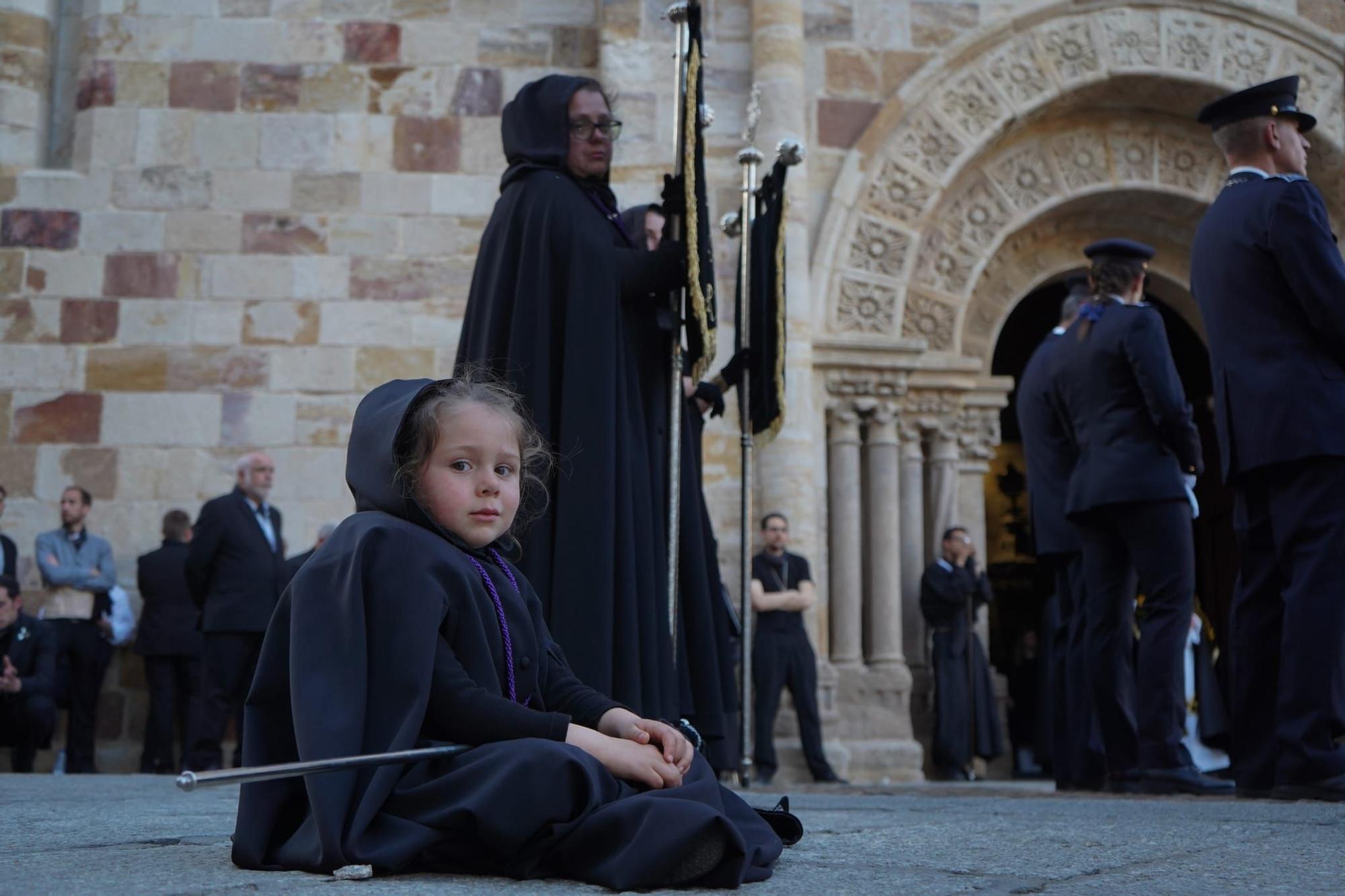 GALERÍA | La procesión de la Soledad, en imágenes