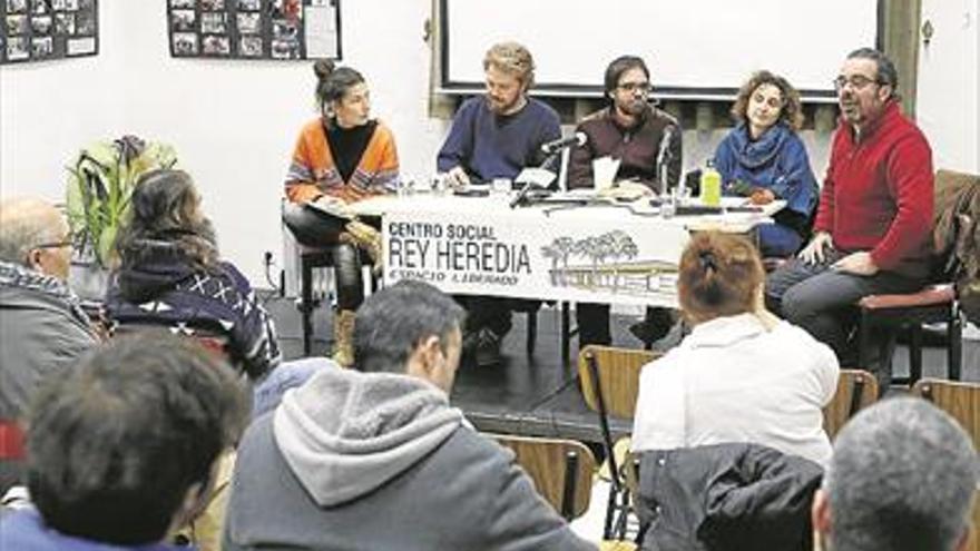 Expertos debaten en el centro Rey Heredia en torno a la remunicipalización