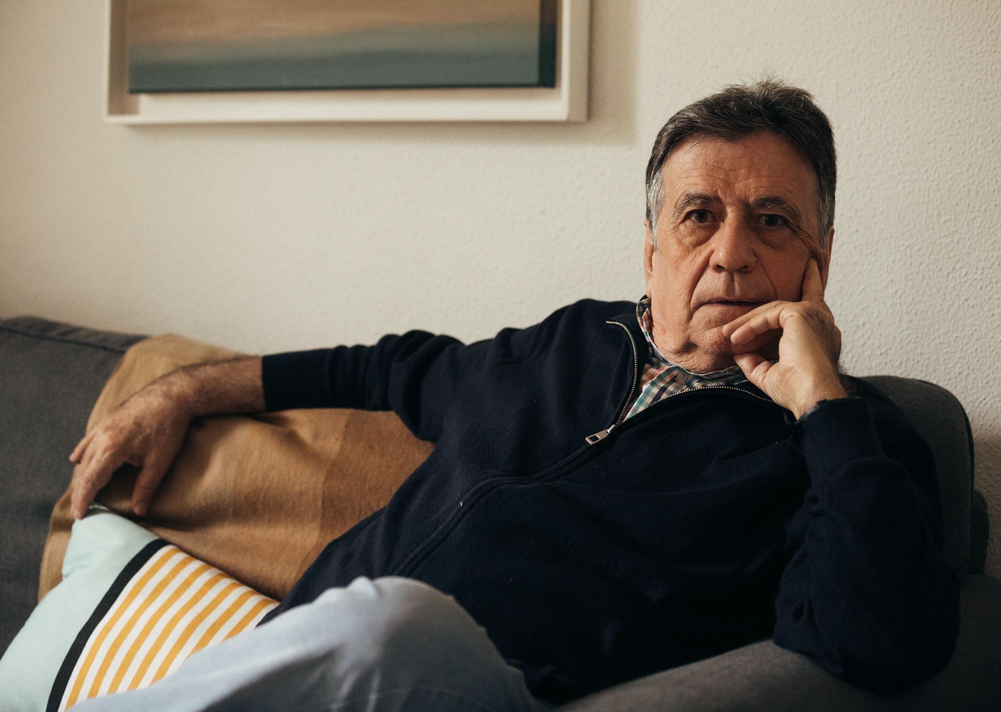 El escritor Luis Landero, premio Nacional de las Letras 2022, fotografiado en su casa de Madrid