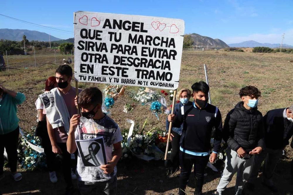 Concentración en la barriada de Las Castañetas por el atropello mortal a un joven