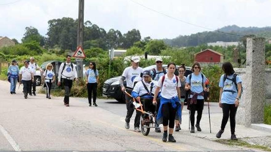 Los participantes en la ruta a su llegada a Os Gafos. // G. Santos