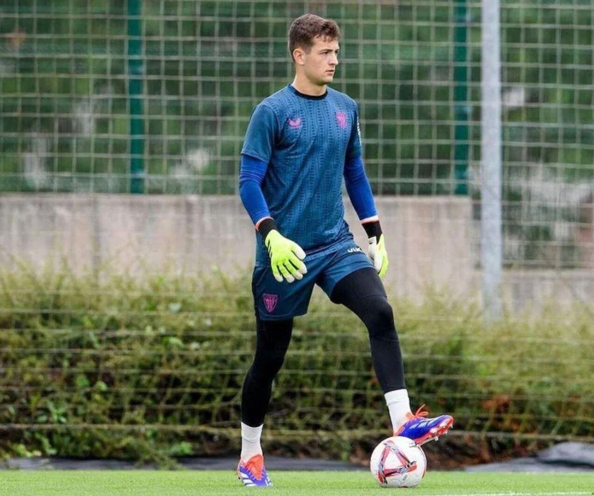 Julen Agirrezabala, entrenando con el Athletic Club