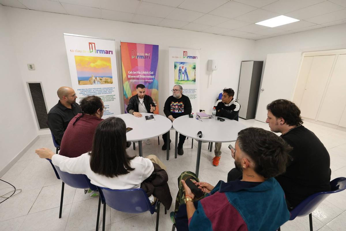 Un momento de la charla del activista LGBTIQ+ ayer en la Plataforma Sociosanitaria.