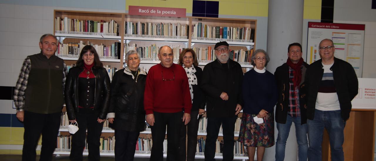 El col·lectiu Poetes d&#039;Alaquàs en la inauguració del Racó de la Poesia.