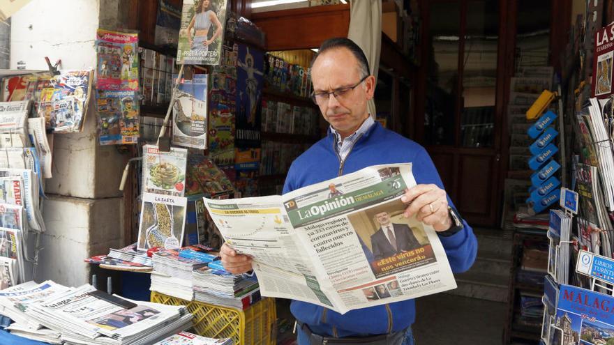 Los quioscos permanecen abiertos como puntos de venta de un producto de primera necesidad.