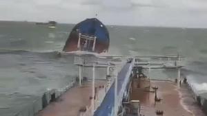Dos petroleros rusos sufren accidentes y vierten petróleo en el estrecho de Kerch