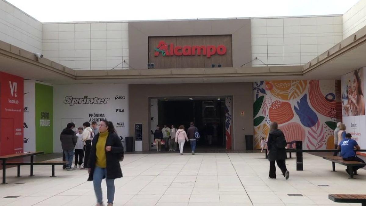 Más de 700 despidos en los supermercados Alcampo
