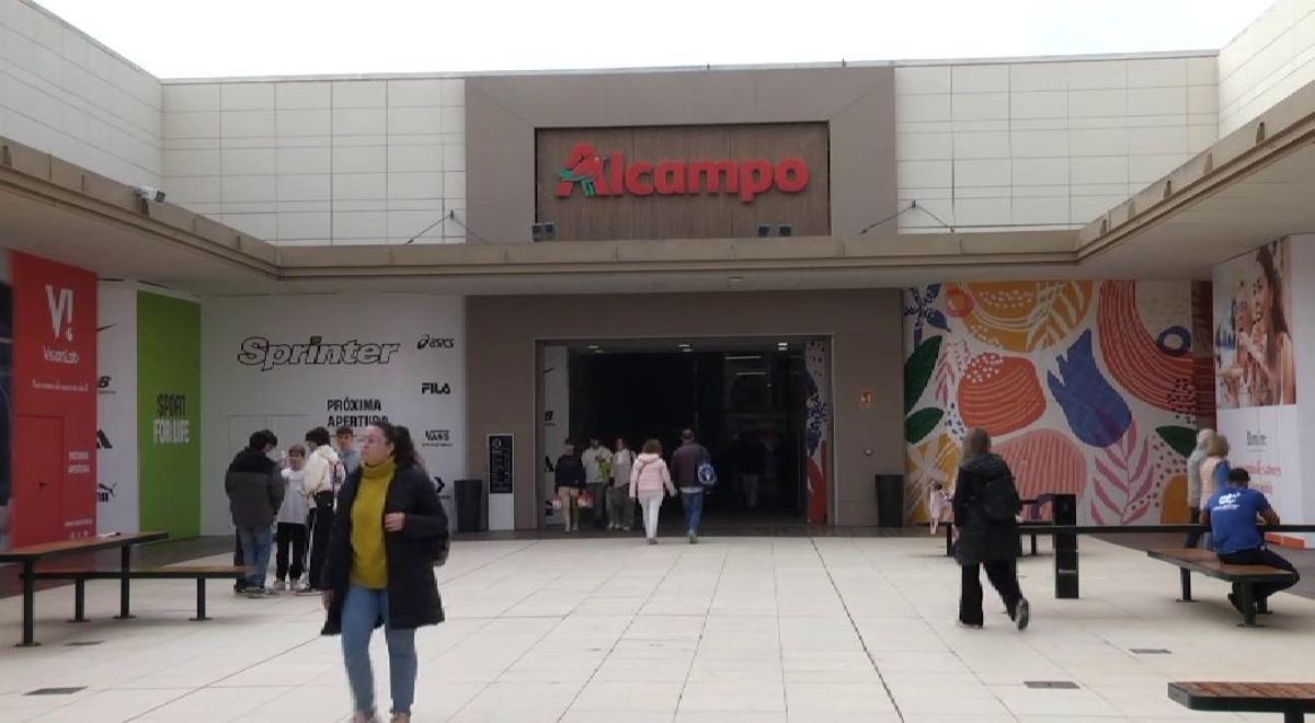 Más de 700 despidos en los supermercados Alcampo
