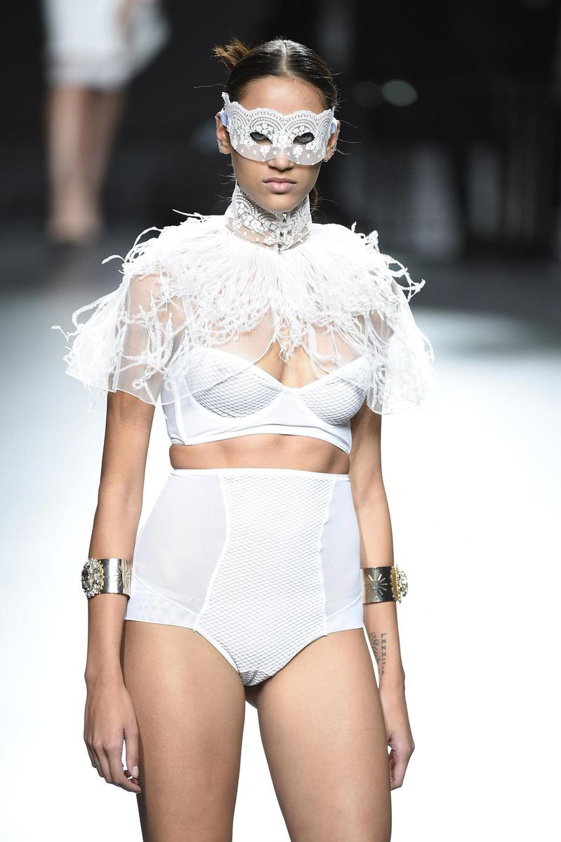 MBFWM: Ion Fiz Primavera/Verano 2016, todo al blanco