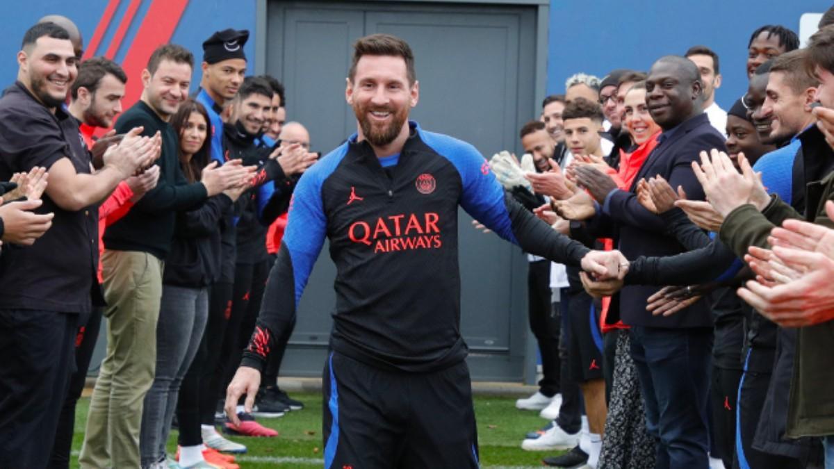 Messi, recibido como un héroe en el entrenamiento del PSG