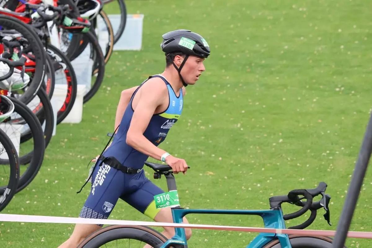 Xavi Cabanilles compagina atletismo y triatlón.