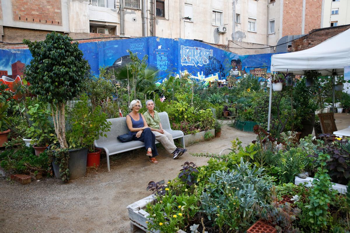 Espai Nur, pequeño jardin en el cruce de Calàbria con Consell de Cent, gestionado por los vecinos