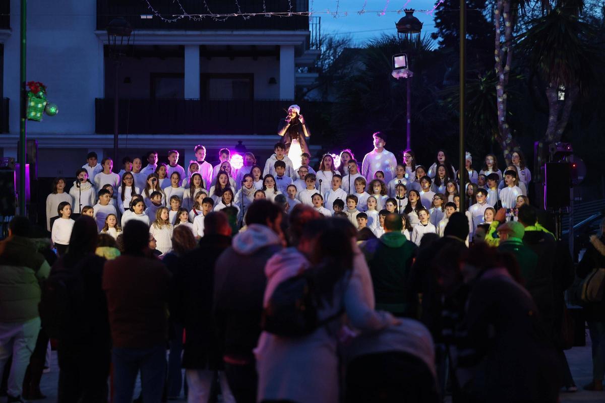 Las imágenes del encendido de luces de Navidad en Sant Josep Las imágenes del encendido de luces de Navidad en Sant Josep