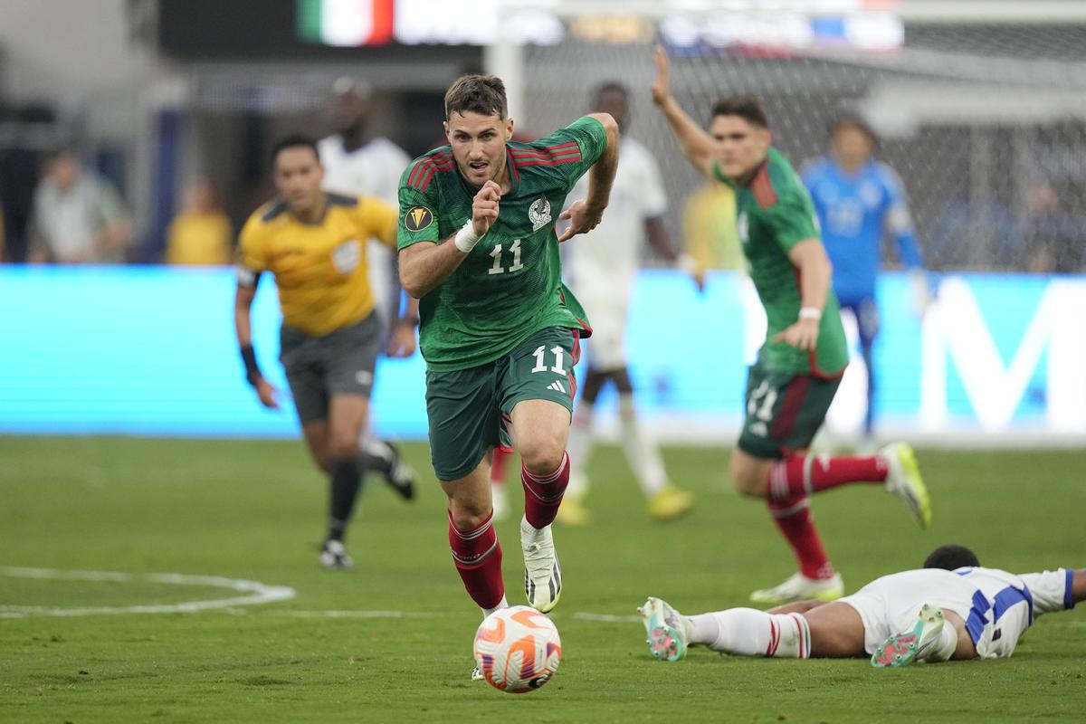 El mexicano Santiago Giménez en un partido contra Panamá en 2023