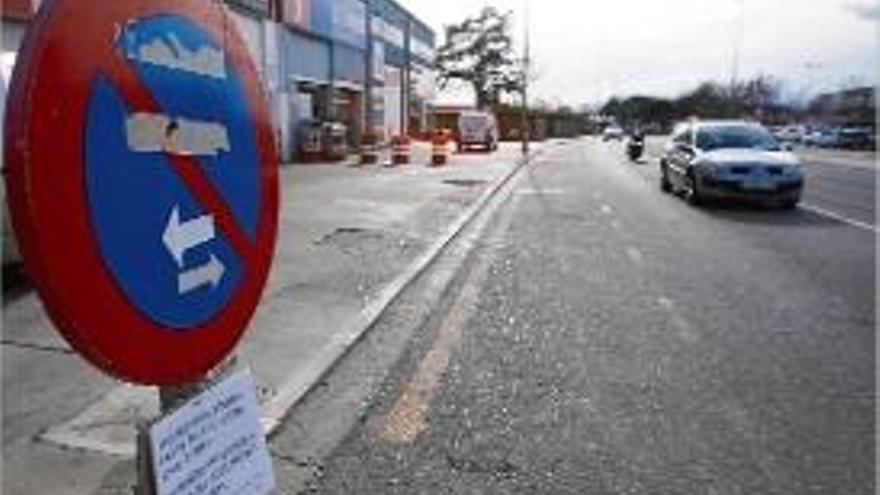 El carrer Oviedo es va reasfaltar fa pocs mesos i s&#039;hi va fer un carril bici.