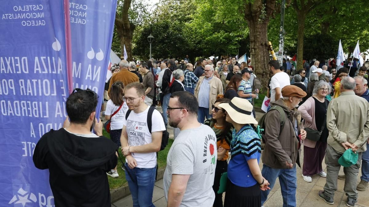 Miles de personas toman as rúas de Santiago en defensa do galego