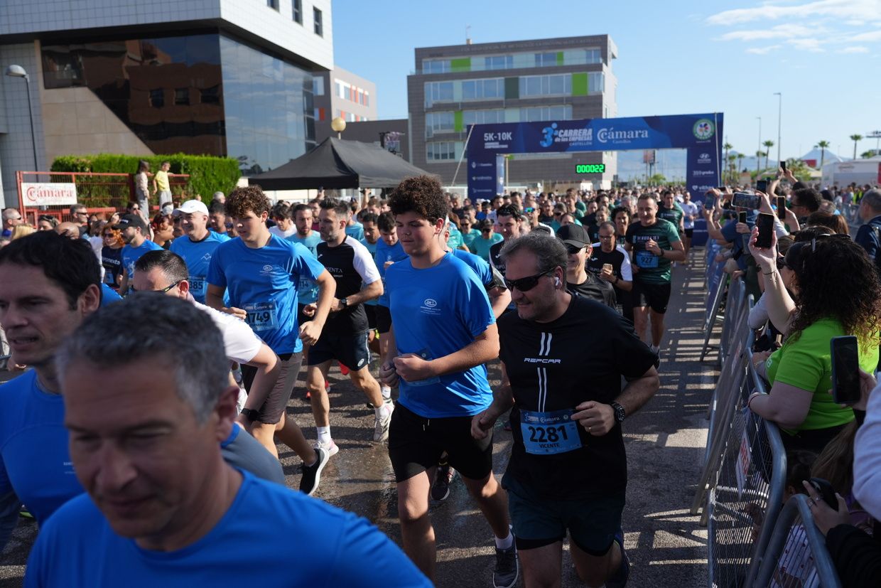 Búscate en las fotos de la Carrera de las Empresas en Castellón
