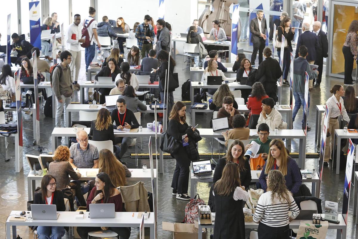 Les imatges de la tretzena edició de la fira d'ocupació TreballemGi