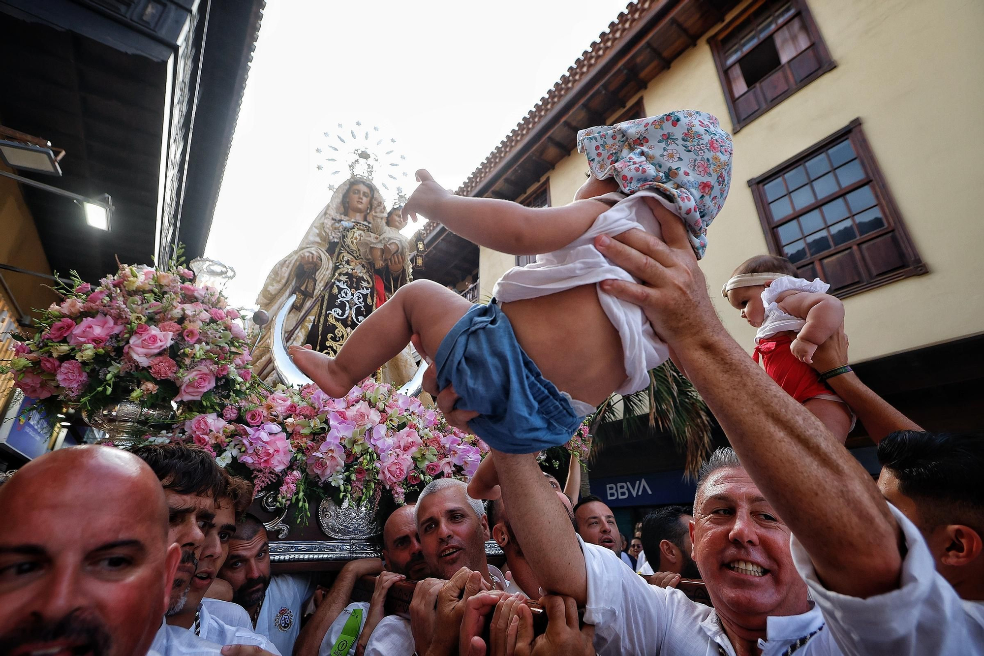 Embarcación de la Virgen del Carmen en el Puerto de la Cruz.