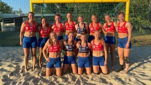 Las jugadoras de selección de Noruega de balonmano playa que se negaron a jugar en bikini. /