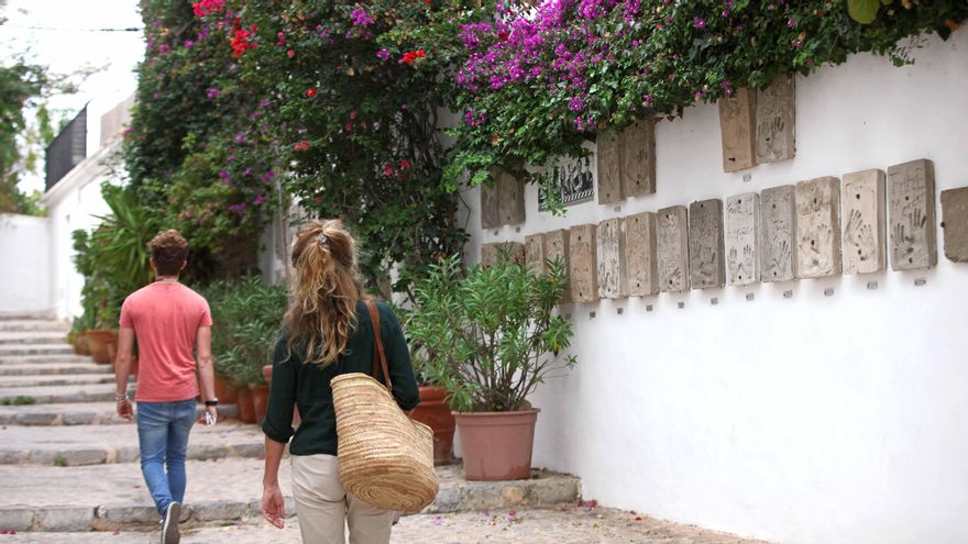 Visitas guiadas gratuitas para conocer Dalt Vila y barrios históricos como la Marina