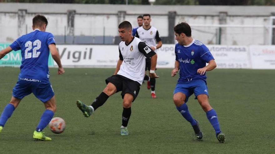 Carlos Cid,  en un partido con el Caudal.