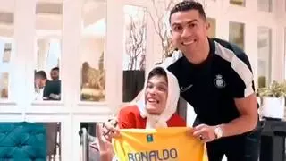 Condenan a Cristiano Ronaldo a recibir 100 latigazos en Irán por un abrazo y un beso