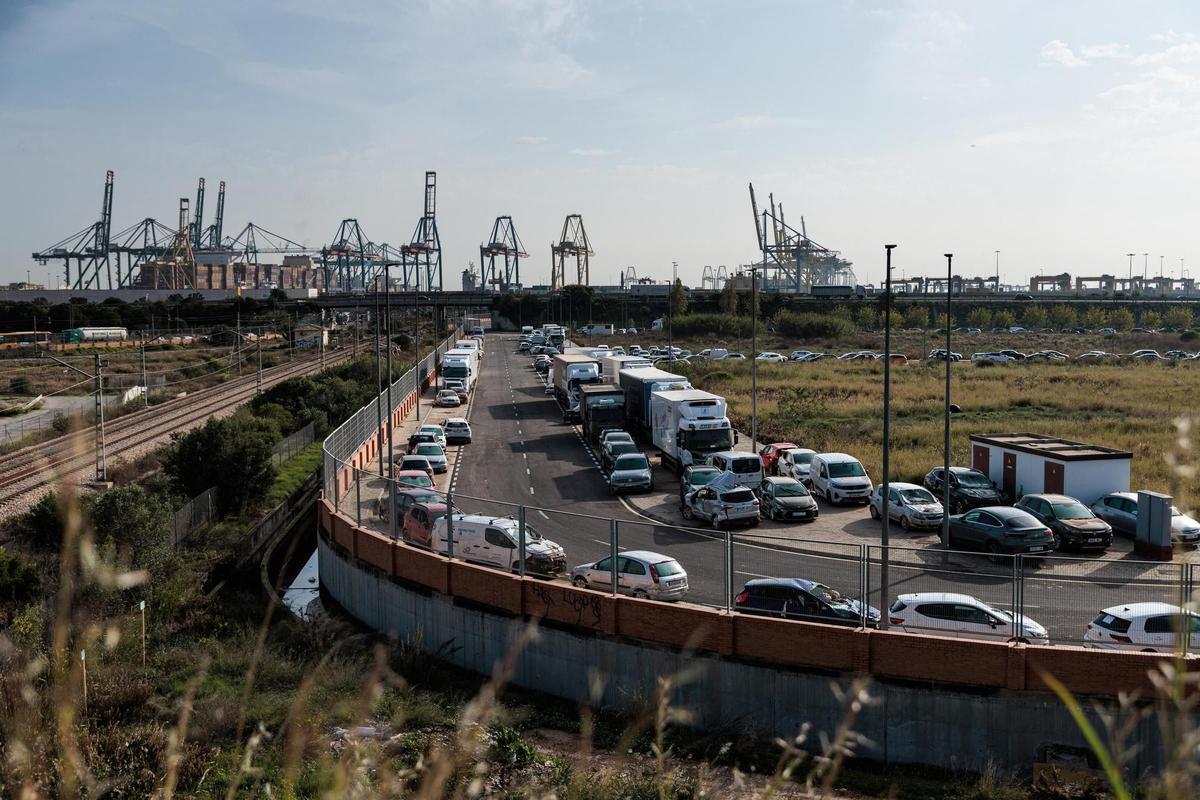 ZAL del puerto de València, con las grúas de contenedores al fondo.