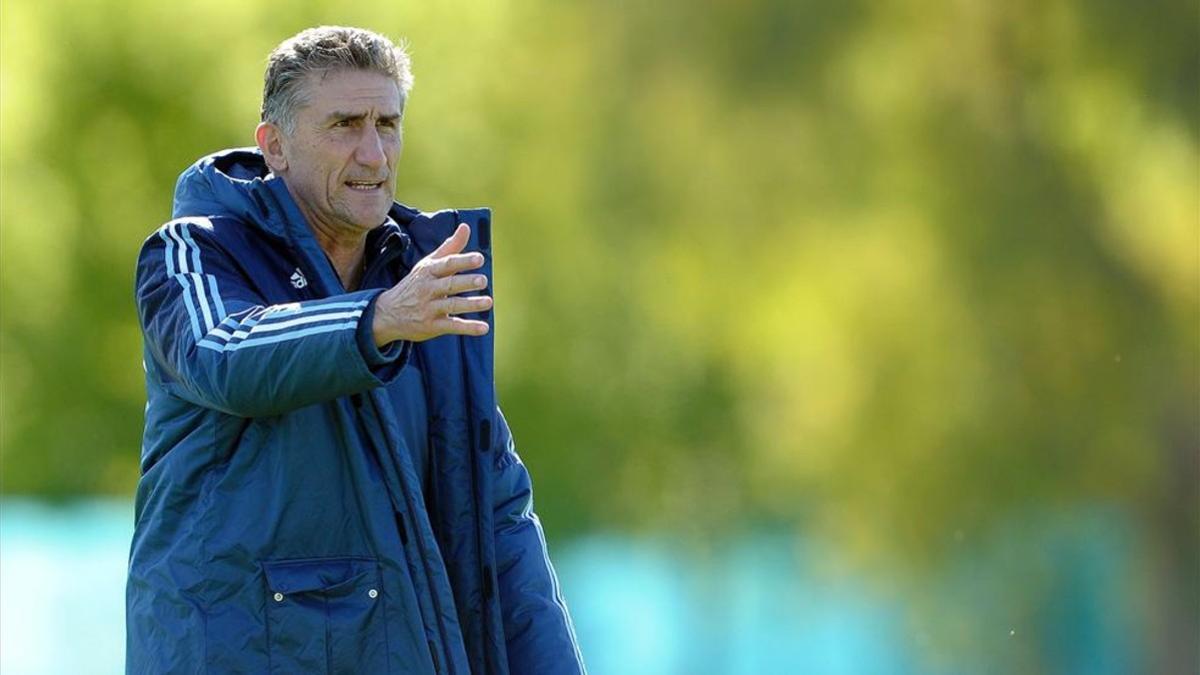 xortunoargentina s national coach edgardo bauza gestures 170220235533