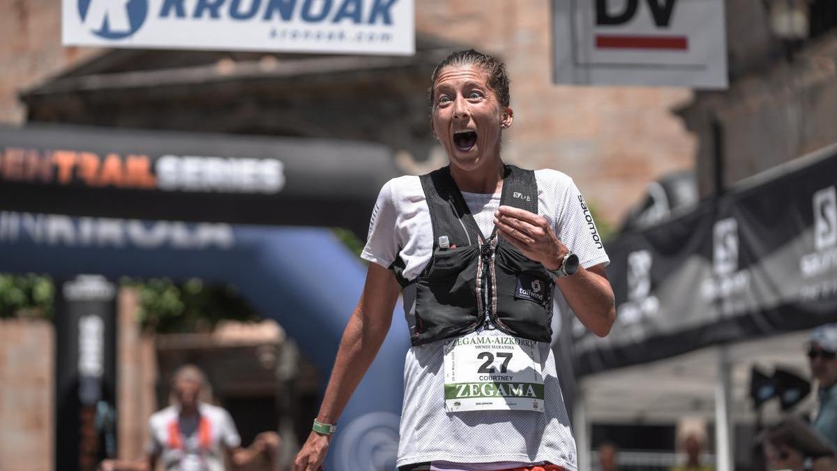 Courtney Dauwalter durante su participación en el Ultra Maratón de Zegama-Aizkorri