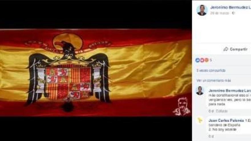 El alcalde de Tormos (PP) exhibe una bandera franquista en redes sociales