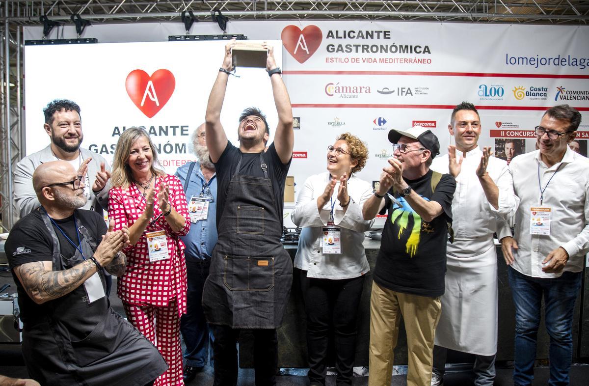 Llobregat celebra el premio aplaudido, entre otros por Gema Amor y García Santos
