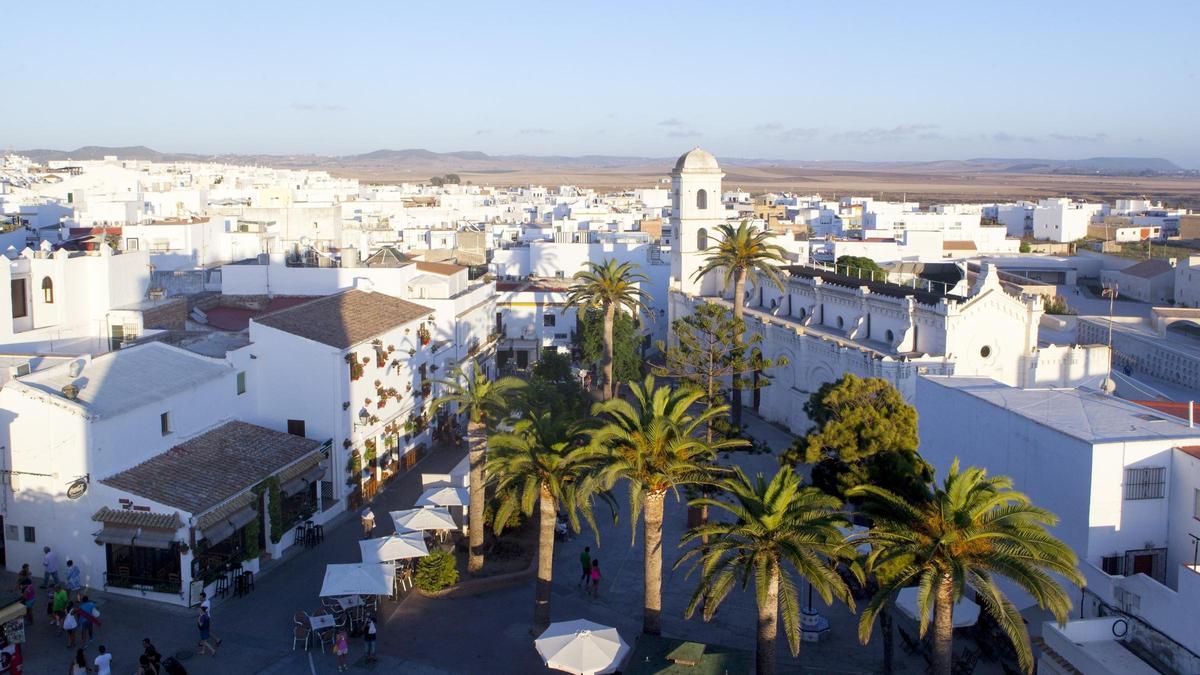 Vista de Conil de la Frontera (Cádiz) y de la Iglesia de Santa Catalina