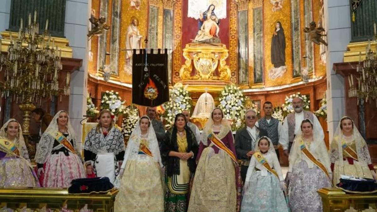Una pequeña representación de Fallers pel Món participó la semana pasada en otra ofrenda floral a la patrona de Cartagena.