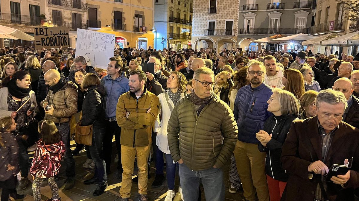 Concentració a Igualada per protestar contra la pujada d'impostos