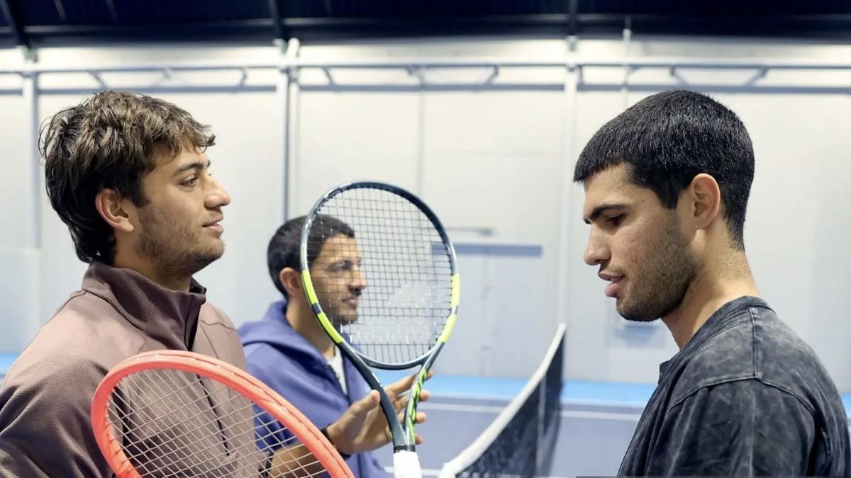 Flavio Cobolli hizo la pretemporada junto a Carlos Alcaraz