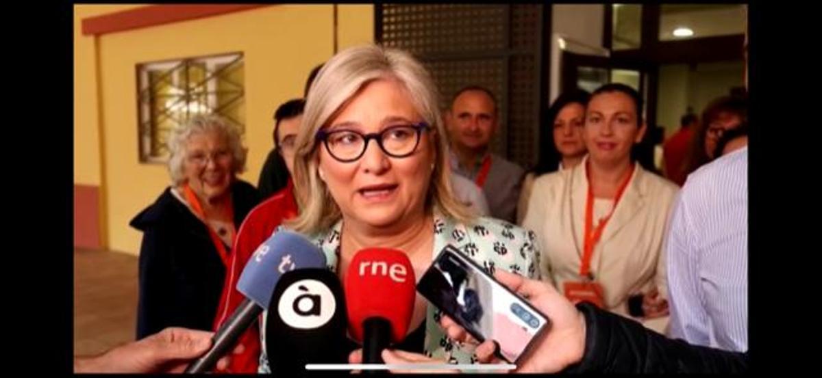 Mame Peris, candidata de Ciudadanos a la presidencia de la Generalitat, esta mañana tras votar.