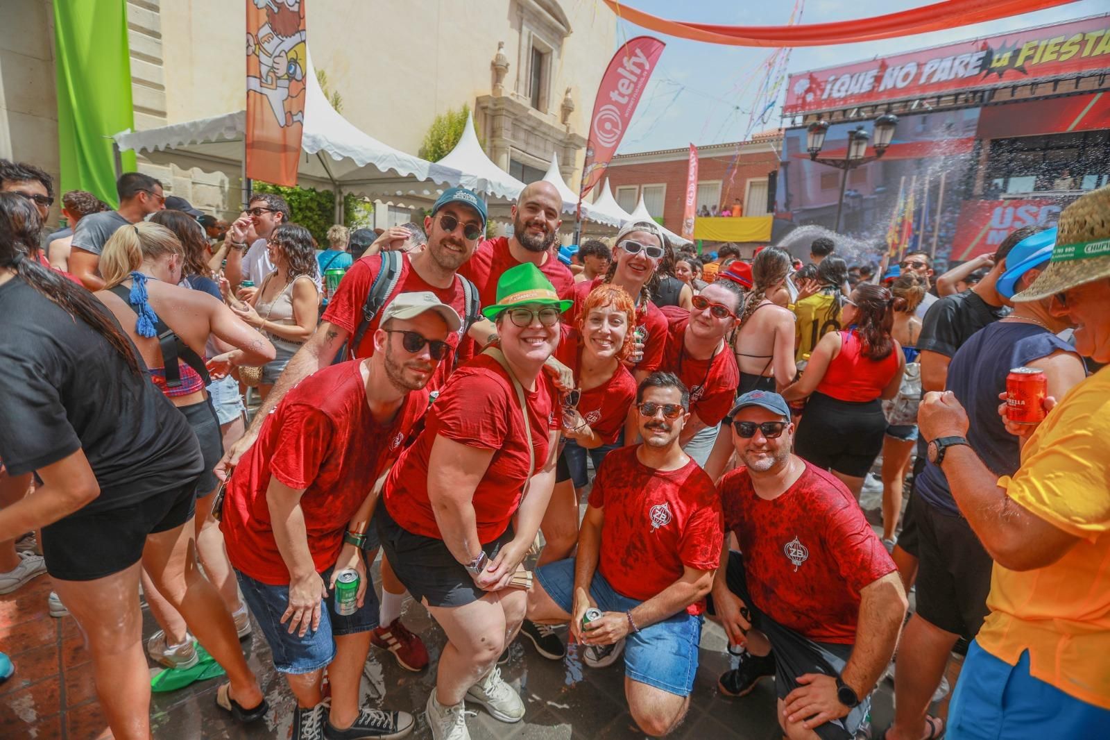 El primer Chupinazo, el de Catral, arranca el ciclo de fiestas veraniegas de los pueblos de la Vega Baja