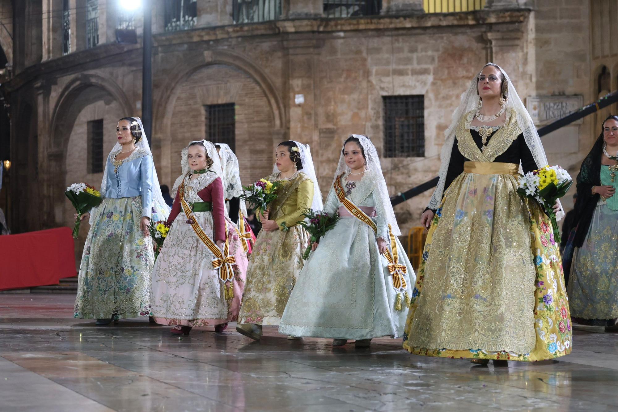 Búscate en el primer día de la Ofrenda en la calle San Vicente entre las 23 y las 24 horas