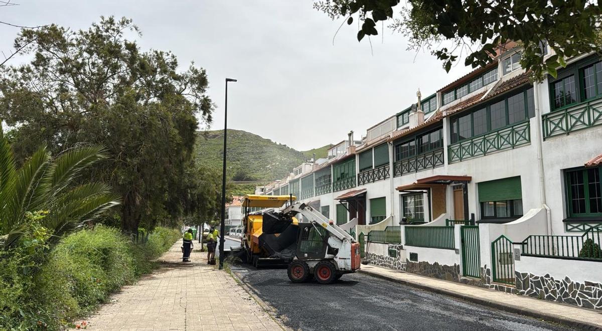 Un tramo de la calle Concepción Salazar durante su repavimentación. | E. D.