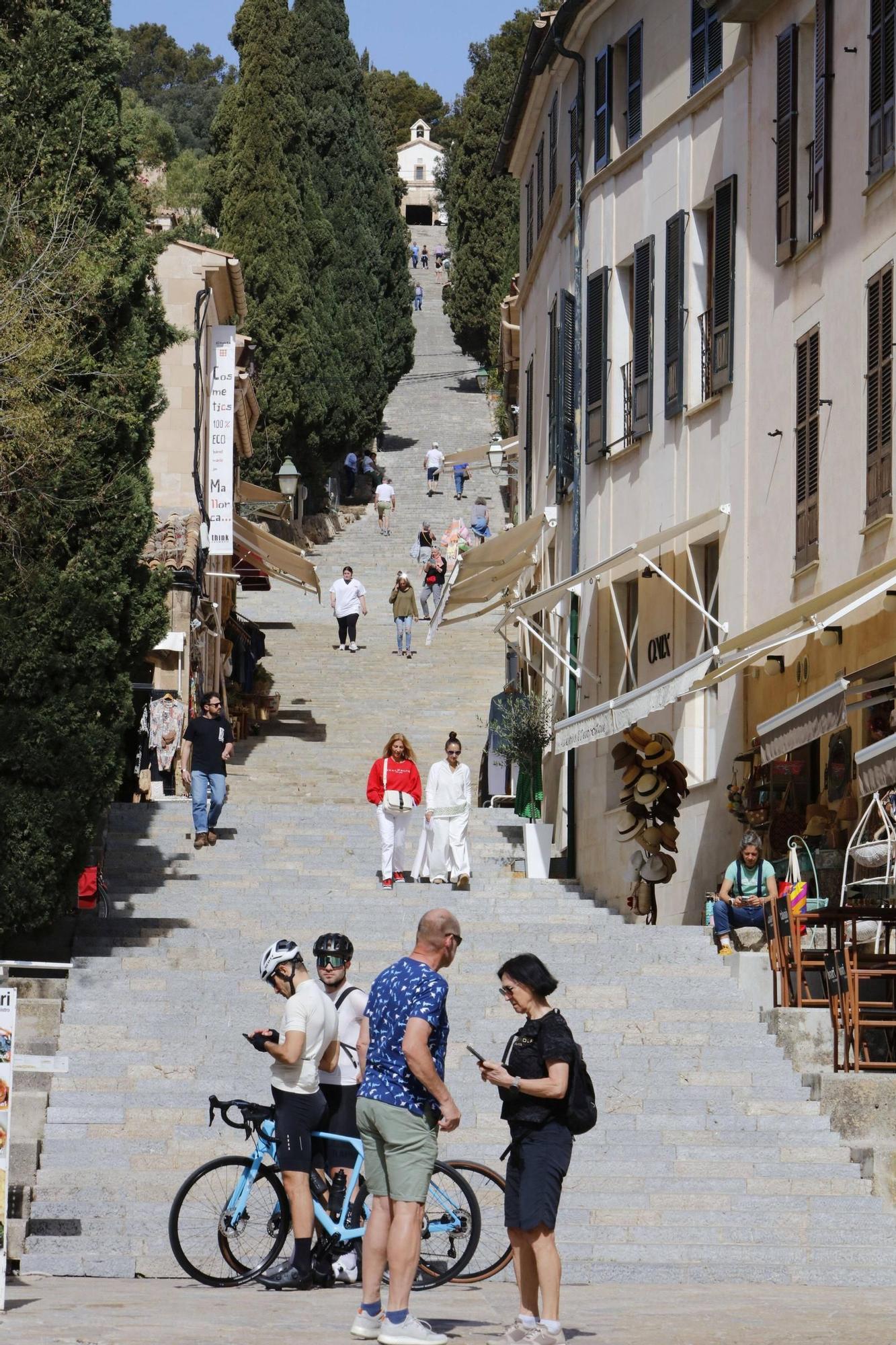 Sehenswürdigkeit im Norden: Die Treppe hinauf zum Kalvarienberg in Pollença.