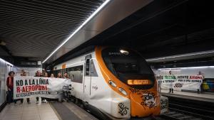 La PTP i les plataformes d’usuaris de Rodalies protesten contra l'R-Aeroport: "Serà una línia 'premium' per a  turistes"