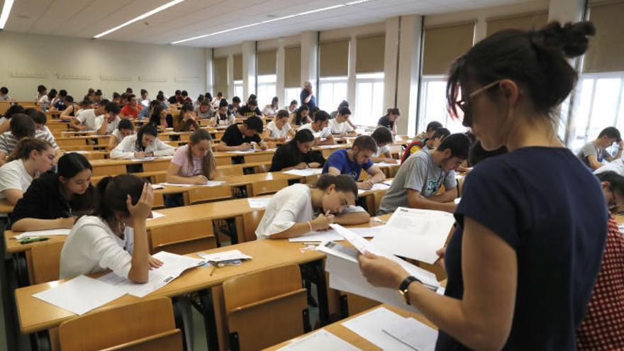 Alumnos realizan la ABAU en la Facultad de Biología // José Lores